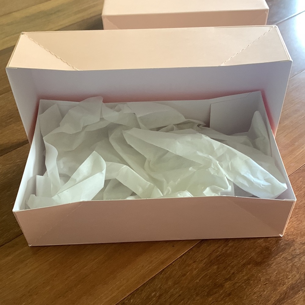 Kate Spade Gift Box - Unused - Excellent Condition - Picture 3 of 3